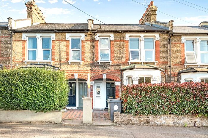 2 Bedroom Flat To Rent In Ringwood Road, Walthamstow, London, E17