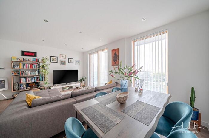 2 Bedroom Flat For Sale In Lottage Mansions, Barking, IG11