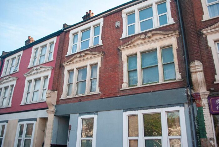 2 Bedroom Flat To Rent In Station Road, Westcliff-on-Sea, SS0