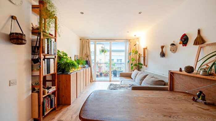 2 Bedroom Flat For Sale In London, London, E8