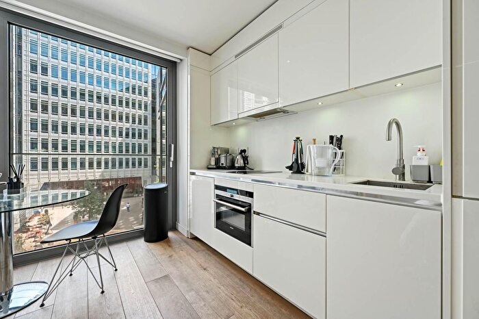 1 Bedroom Flat For Sale In Central St. Giles Piazza, Covent Garden, London, WC2H