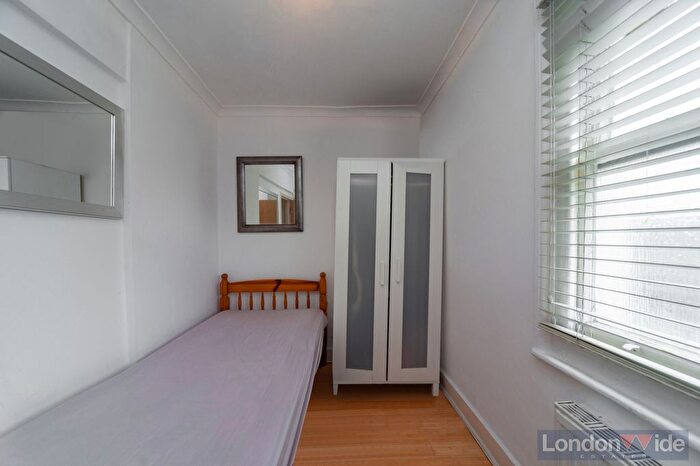 3 Bedroom Flat To Rent In Top Floor, Sutherland Avenue, Maida Vale, W9