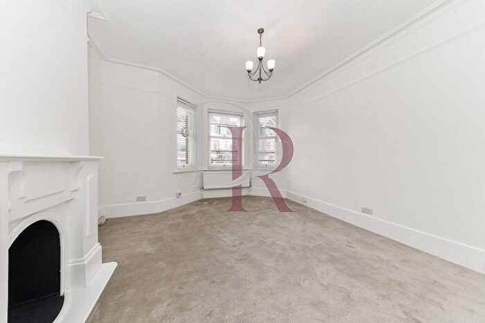 2 Bedroom Flat To Rent In Yale Court, Honeybourne Road, West Hampstead, NW6