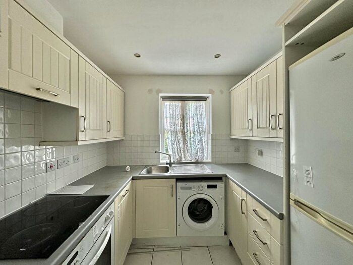 1 Bedroom Flat For Sale In Reid Close, Hayes, UB3