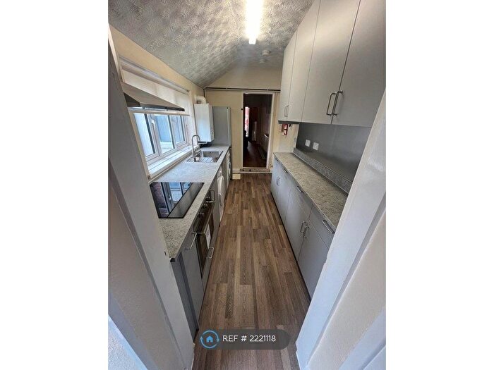 4 Bedroom Semi-Detached House To Rent In City Road, Nottingham, NG7