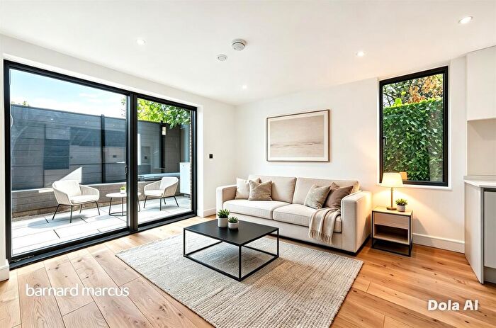 2 Bedroom Apartment For Sale In New Road, Crouch End, London, N8