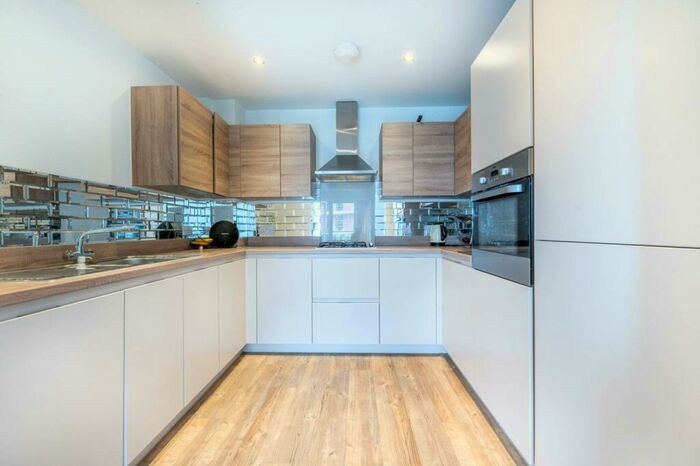 1 Bedroom Flat To Rent In Handley Page Road, Barking, IG11