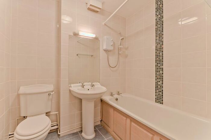 1 Bedroom Flat For Sale In Sinclair Gardens, London, W14