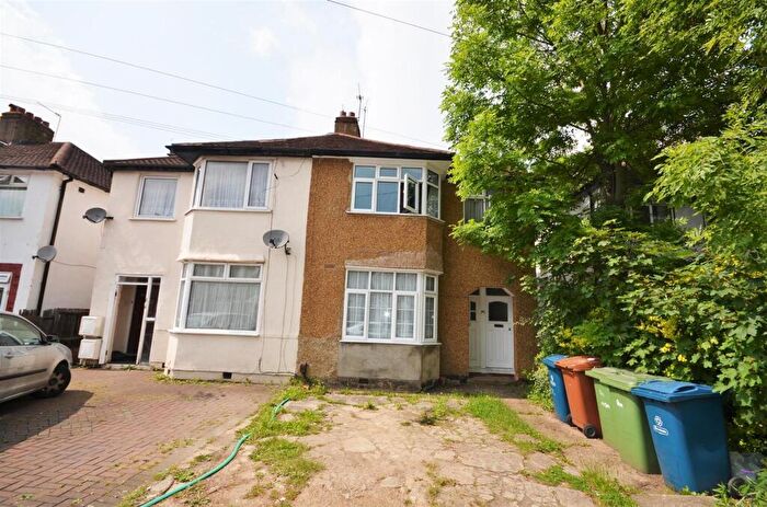 2 Bedroom Maisonette To Rent In Ruskin Gardens, Kenton, Harrow, HA3