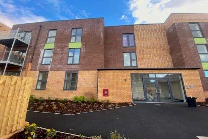 2 Bedroom Flat To Rent In Flat Flatts Close, Bristol, BS34