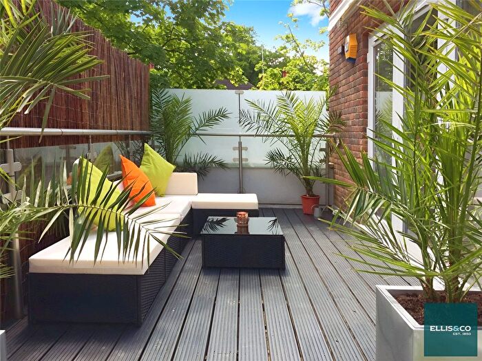 1 Bedroom Flat To Rent In Gallery Court, Arcadia Avenue, Finchley, London, N3