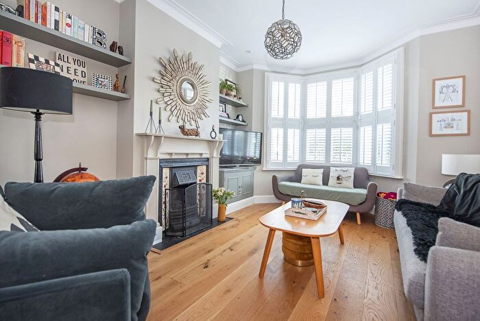 4 Bedroom Flat To Rent In Alverstone Avenue, London, SW19