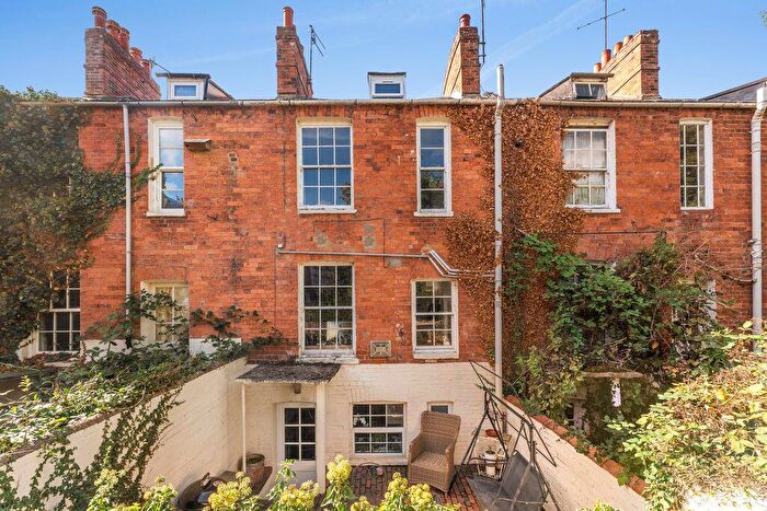 3 Bedroom Terraced House For Sale In West Bar Street, Banbury, OX16