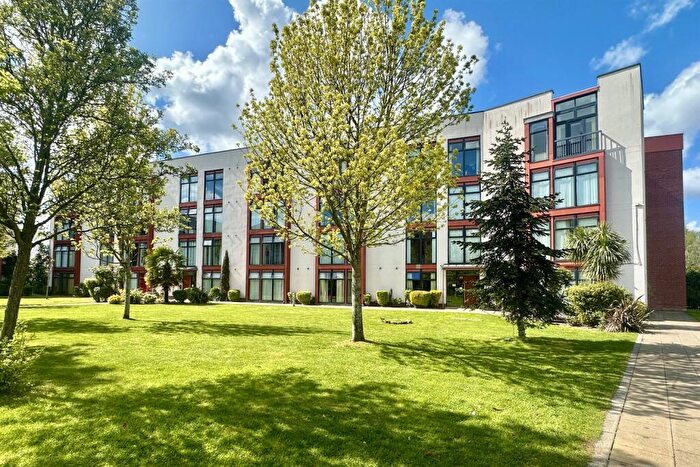 2 Bedroom Apartment For Sale In Altrincham Road, Sharson, M22