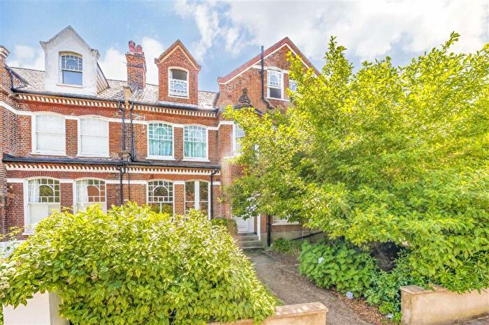 3 Bedroom Flat For Sale In Bedford Hill, Balham, SW12