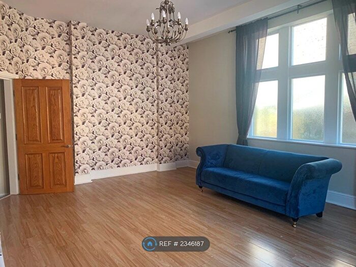 6 Bedroom Semi-Detached House To Rent In Burnley Road, Todmorden, OL14