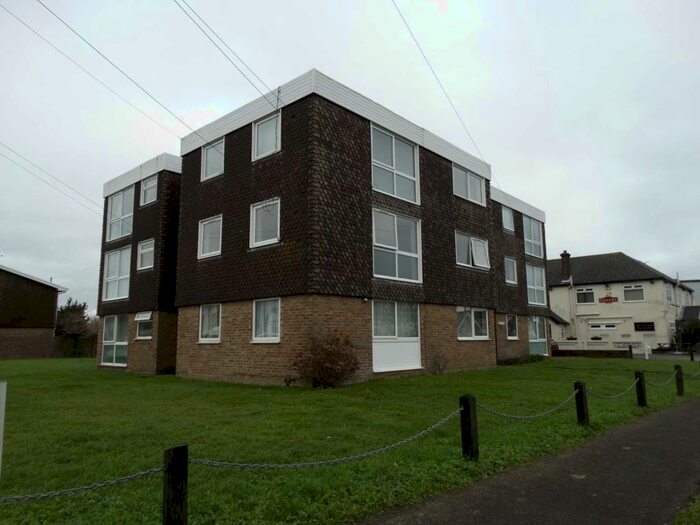 2 Bedroom Flat To Rent In Cedar Court, Elmer, PO22