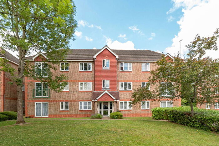 2 Bedroom Flat For Sale In Fenchurch Road, Maidenbower, Crawley, RH10