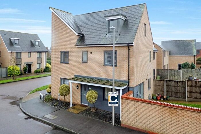 4 Bedroom Semi-Detached House For Sale In Penning Close, Oakridge Park, Milton Keynes, MK14