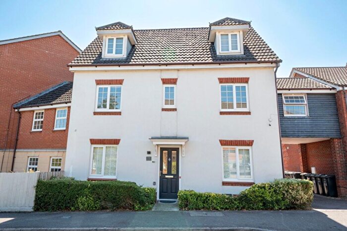 6 Bedroom Semi Detached House For Sale In Berry Way, Andover, SP10