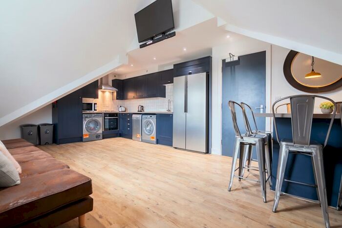 6 Bedroom Flat To Rent In Bankfield Road, Huddersfield, HD1