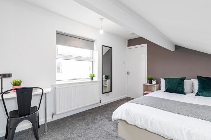 6 Bedroom House To Rent In Spring Grove View, Leeds, LS6