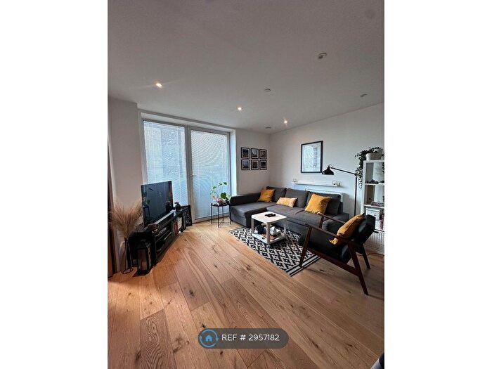 Studio To Rent In Caxton Street North, London, E16
