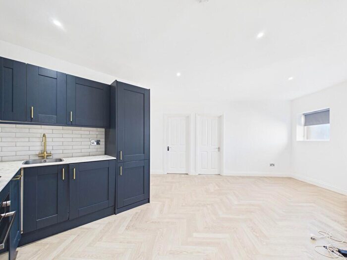 2 Bedroom Apartment To Rent In Dyke Road, Brighton, BN1
