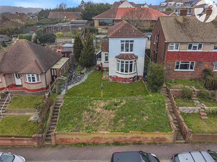 3 Bedroom Detached House For Sale In Ravenswood Avenue, Strood, Rochester, Kent, ME2