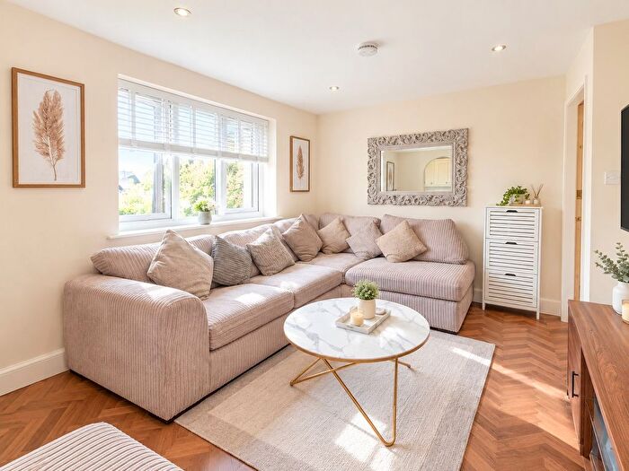 1 Bedroom Flat To Rent In Waddington Close, Enfield, EN1