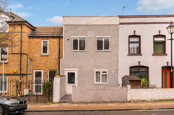 2 Bedroom Flat To Rent In Howbury Road, London, SE15