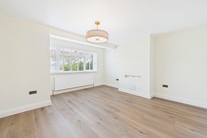 4 Bedroom Terraced House To Rent In Brockenhurst Way, SW16