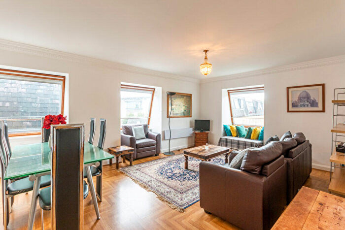 2 Bedroom Flat To Rent In L Caledonian Crescent, Edinburgh, EH11