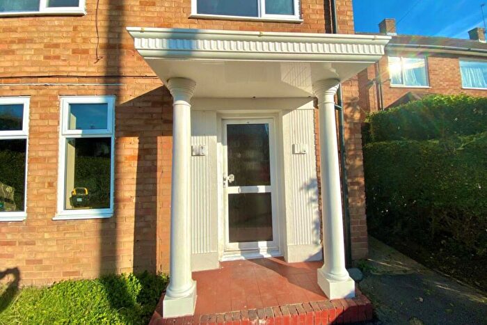 3 Bedroom House To Rent In Woodford Way, SL2