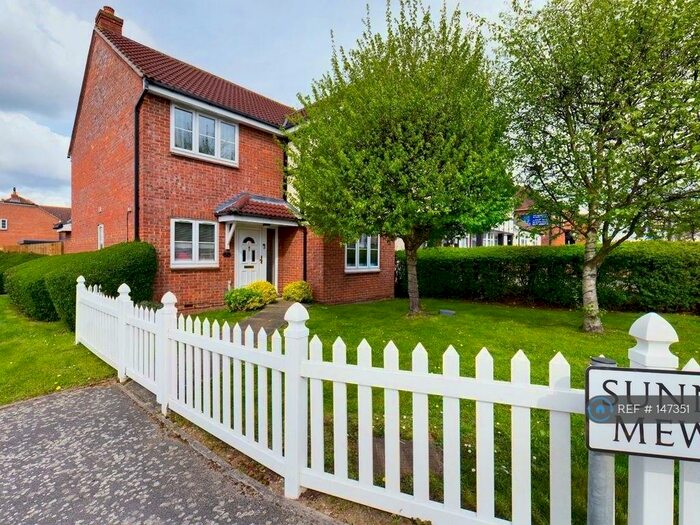 4 Bedroom Detached House To Rent In Sunny Mews, Romford, RM5