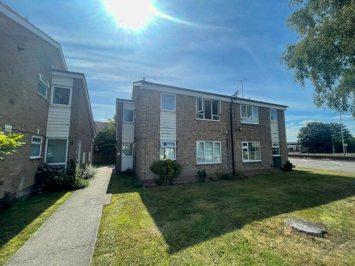 2 Bedroom Flat To Rent In Poplar Court, Leads Road, Hull, Yorkshire, HU7