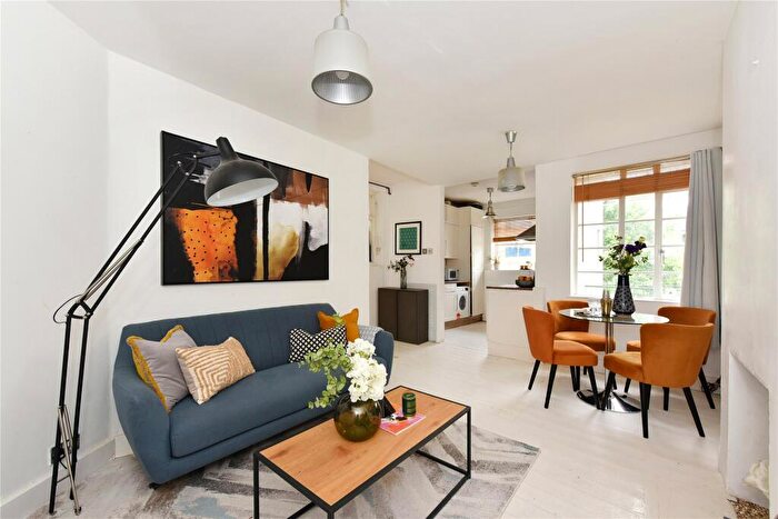 2 Bedroom Flat For Sale In Heneage Street, London, E1