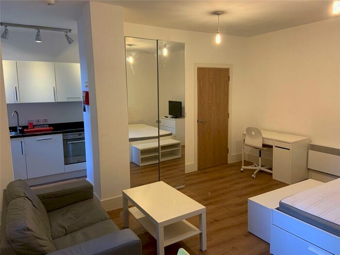 Flat To Rent In Town Hall, Bexley Square, Salford, Manchester, M3