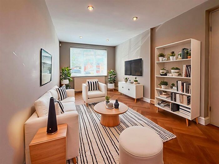 4 Bedroom Detached House To Rent In Woodpecker Crescent, Burgess Hill, RH15