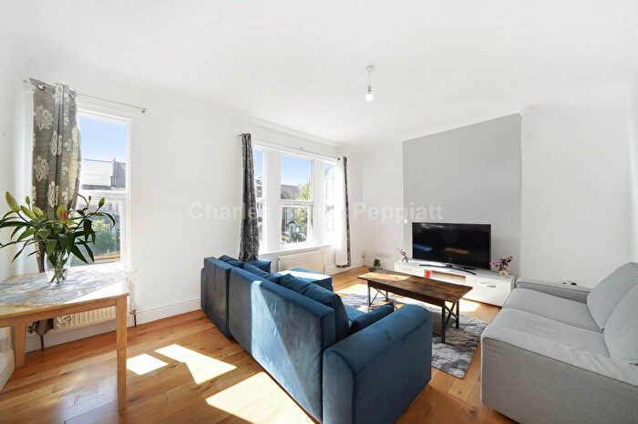 2 Bedroom Flat To Rent In Hardwicke Road, Palmers Green, N13