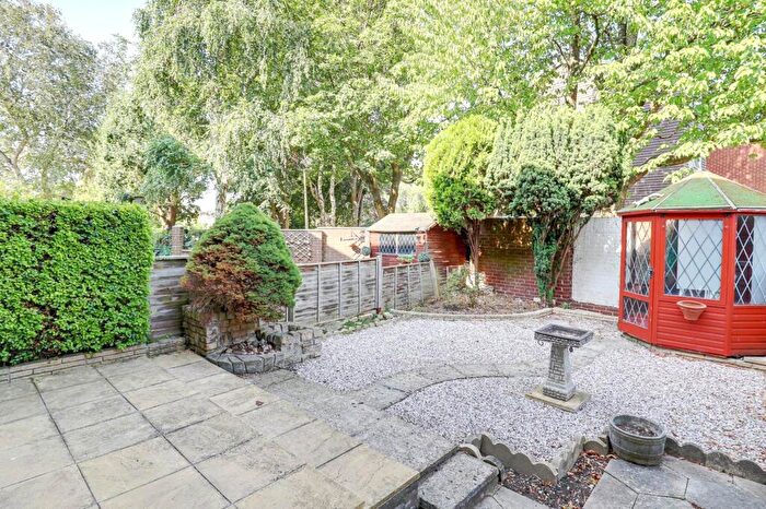 2 Bedroom Apartment For Sale In Claydon Court, Caversham, Reading, RG4