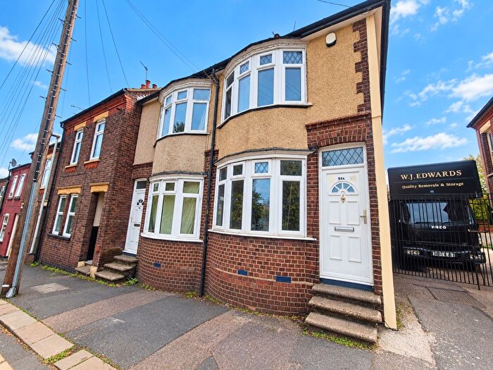 2 Bedroom End Terrace House For Sale In Strathmore Avenue, Luton, Bedfordshire, LU1