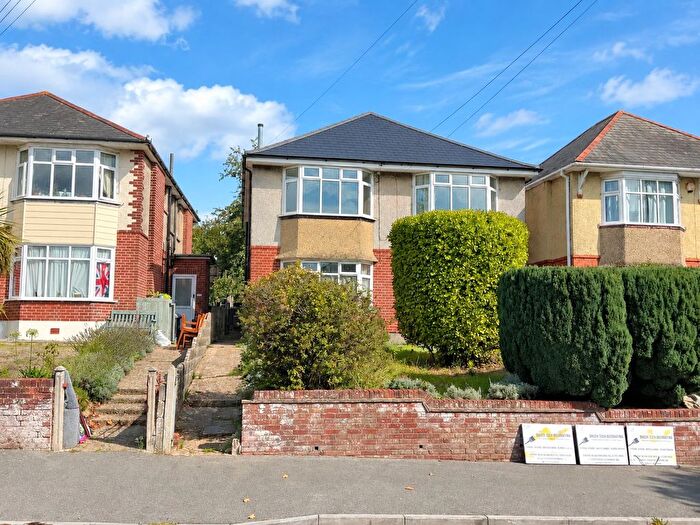 3 Bedroom Flat For Sale In Charminster Avenue, Bournemouth, BH9