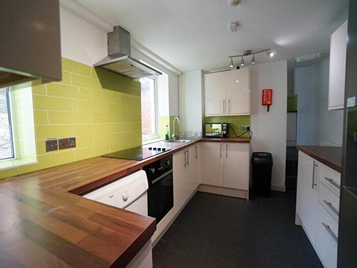 7 Bedroom House To Rent In College Road, Bangor, LL57