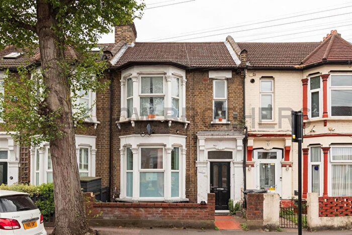 2 Bedroom Flat To Rent In Francis Road, Leyton, E10