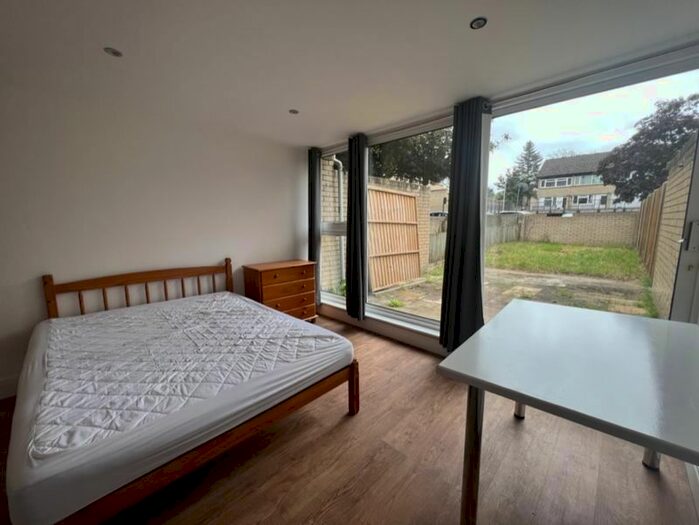 5 Bedroom Terraced House To Rent In Barchester Close, Uxbridge, UB8