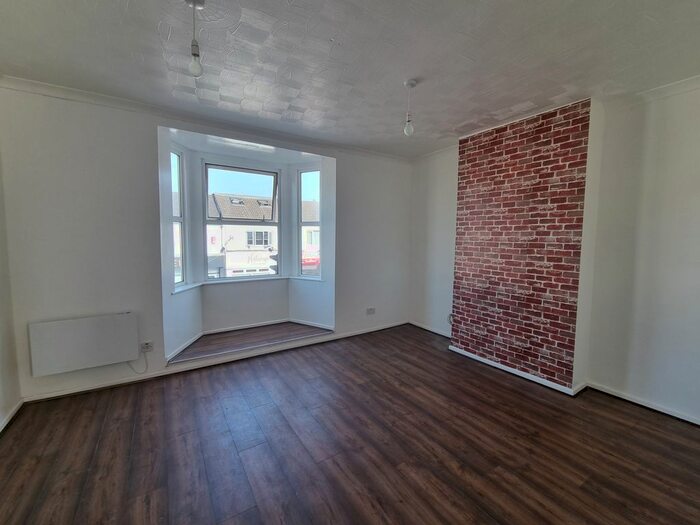 1 Bedroom Flat To Rent In Cricklade Road, Swindon, SN2