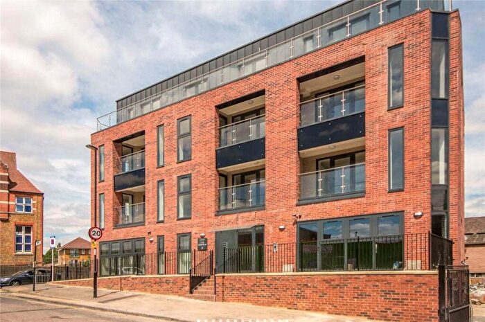 3 Bedroom Apartment To Rent In Ilderton Road, London, SE16