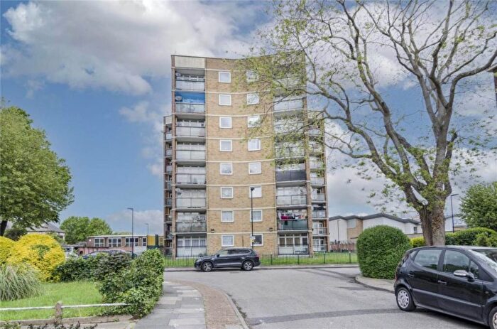 2 Bedroom Flat To Rent In Manor Farm Court, East Ham, E6