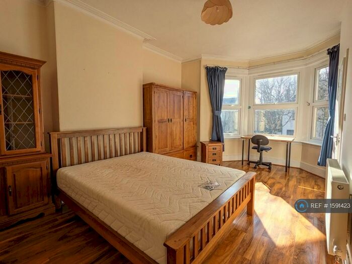 3 Bedroom Flat To Rent In Grange Court Road, Bristol, BS9